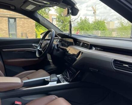 Сірий Ауді E-Tron, об'ємом двигуна 0 л та пробігом 69 тис. км за 33000 $, фото 11 на Automoto.ua