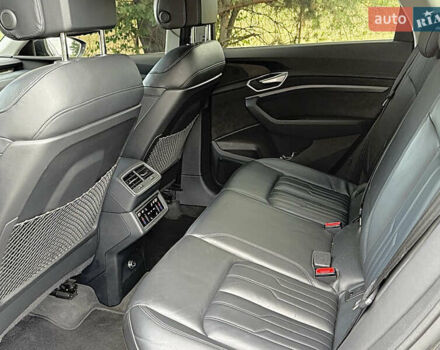 Серый Ауди E-Tron, объемом двигателя 0 л и пробегом 126 тыс. км за 29200 $, фото 32 на Automoto.ua