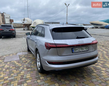 Сірий Ауді E-Tron, об'ємом двигуна 0 л та пробігом 66 тис. км за 27600 $, фото 4 на Automoto.ua