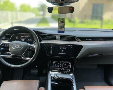Сірий Ауді E-Tron, об'ємом двигуна 0 л та пробігом 69 тис. км за 33000 $, фото 6 на Automoto.ua