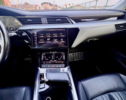 Серый Ауди E-Tron, объемом двигателя 0 л и пробегом 94 тыс. км за 33800 $, фото 14 на Automoto.ua