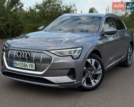 Сірий Ауді E-Tron, об'ємом двигуна 0 л та пробігом 61 тис. км за 24500 $, фото 6 на Automoto.ua