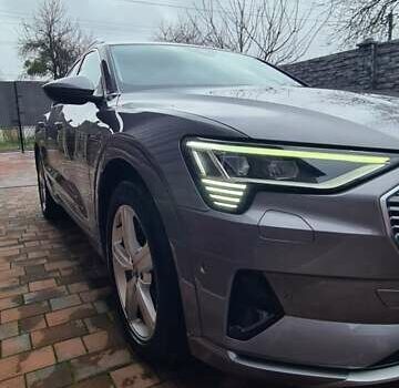 Серый Ауди E-Tron, объемом двигателя 0 л и пробегом 146 тыс. км за 21000 $, фото 3 на Automoto.ua