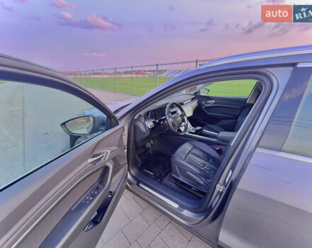 Серый Ауди E-Tron, объемом двигателя 0 л и пробегом 94 тыс. км за 33800 $, фото 5 на Automoto.ua