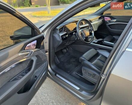 Серый Ауди E-Tron, объемом двигателя 0 л и пробегом 172 тыс. км за 30999 $, фото 14 на Automoto.ua