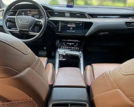 Сірий Ауді E-Tron, об'ємом двигуна 0 л та пробігом 69 тис. км за 33000 $, фото 17 на Automoto.ua
