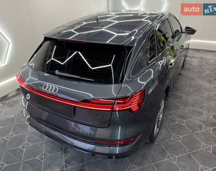 Серый Ауди E-Tron, объемом двигателя 0 л и пробегом 86 тыс. км за 32500 $, фото 8 на Automoto.ua