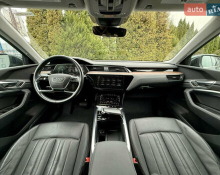 Сірий Ауді E-Tron, об'ємом двигуна 0 л та пробігом 59 тис. км за 30500 $, фото 12 на Automoto.ua