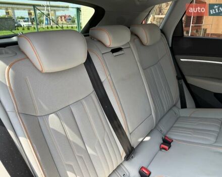 Сірий Ауді E-Tron, об'ємом двигуна 0 л та пробігом 88 тис. км за 34900 $, фото 25 на Automoto.ua