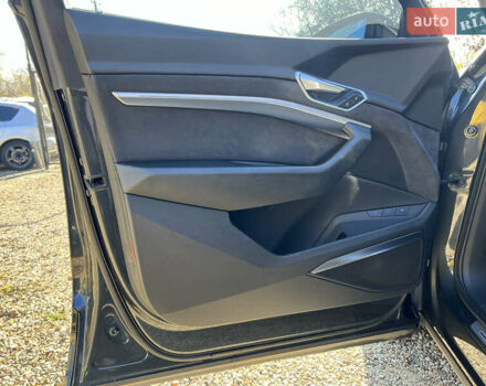 Сірий Ауді E-Tron, об'ємом двигуна 0 л та пробігом 148 тис. км за 29900 $, фото 11 на Automoto.ua