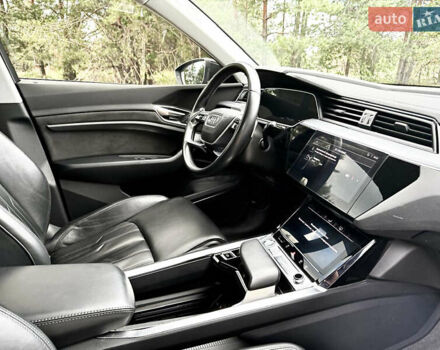 Серый Ауди E-Tron, объемом двигателя 0 л и пробегом 126 тыс. км за 29200 $, фото 11 на Automoto.ua