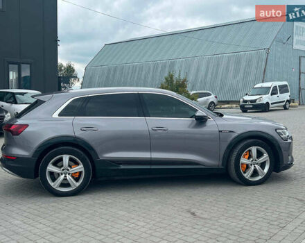 Серый Ауди E-Tron, объемом двигателя 0 л и пробегом 118 тыс. км за 31950 $, фото 11 на Automoto.ua