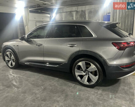 Серый Ауди E-Tron, объемом двигателя 0 л и пробегом 63 тыс. км за 39500 $, фото 5 на Automoto.ua