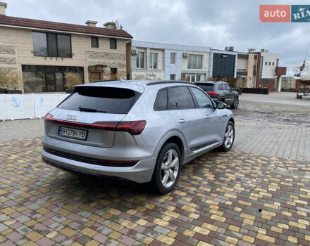 Сірий Ауді E-Tron, об'ємом двигуна 0 л та пробігом 66 тис. км за 27600 $, фото 3 на Automoto.ua