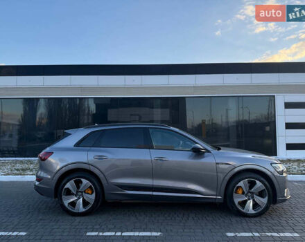 Серый Ауди E-Tron, объемом двигателя 0 л и пробегом 71 тыс. км за 31500 $, фото 13 на Automoto.ua