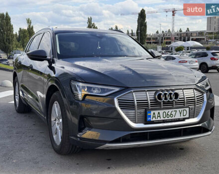 Серый Ауди E-Tron, объемом двигателя 0 л и пробегом 94 тыс. км за 22900 $, фото 2 на Automoto.ua