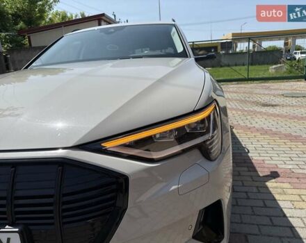 Сірий Ауді E-Tron, об'ємом двигуна 0 л та пробігом 88 тис. км за 34900 $, фото 39 на Automoto.ua