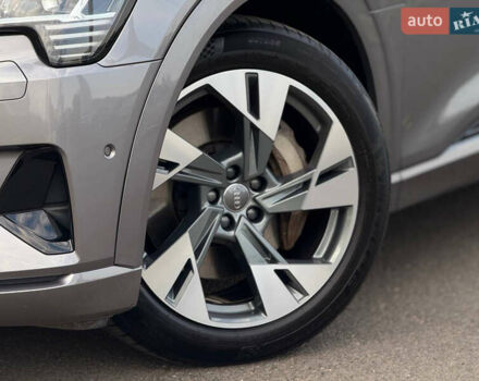 Сірий Ауді E-Tron, об'ємом двигуна 0 л та пробігом 61 тис. км за 24500 $, фото 5 на Automoto.ua