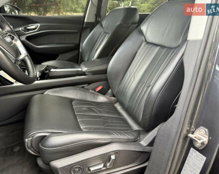 Серый Ауди E-Tron, объемом двигателя 0 л и пробегом 126 тыс. км за 29200 $, фото 22 на Automoto.ua