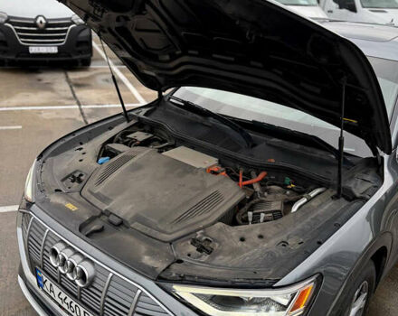 Серый Ауди E-Tron, объемом двигателя 0 л и пробегом 86 тыс. км за 33000 $, фото 69 на Automoto.ua