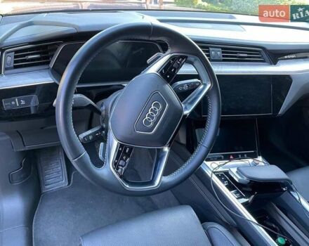 Серый Ауди E-Tron, объемом двигателя 0 л и пробегом 35 тыс. км за 53900 $, фото 2 на Automoto.ua