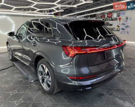 Серый Ауди E-Tron, объемом двигателя 0 л и пробегом 86 тыс. км за 32500 $, фото 5 на Automoto.ua