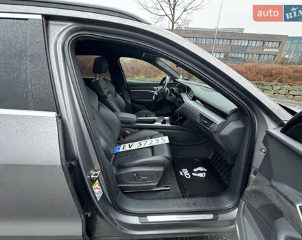 Сірий Ауді E-Tron, об'ємом двигуна 0 л та пробігом 86 тис. км за 31500 $, фото 6 на Automoto.ua