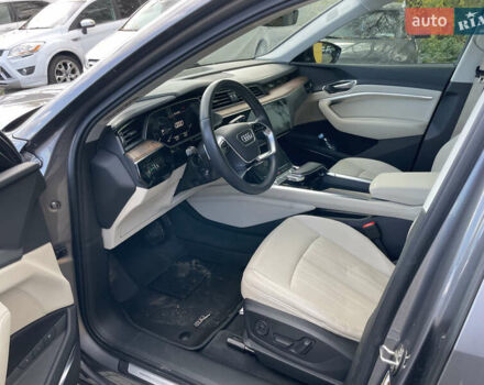 Серый Ауди E-Tron, объемом двигателя 0 л и пробегом 107 тыс. км за 26900 $, фото 4 на Automoto.ua