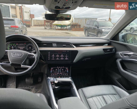 Сірий Ауді E-Tron, об'ємом двигуна 0 л та пробігом 66 тис. км за 27600 $, фото 7 на Automoto.ua