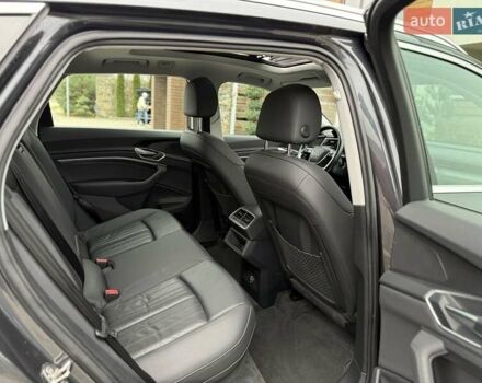 Серый Ауди E-Tron, объемом двигателя 0 л и пробегом 116 тыс. км за 25900 $, фото 31 на Automoto.ua