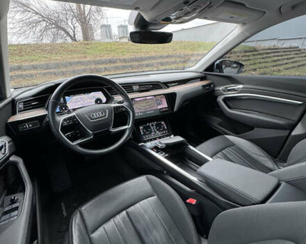 Сірий Ауді E-Tron, об'ємом двигуна 0 л та пробігом 69 тис. км за 32500 $, фото 30 на Automoto.ua