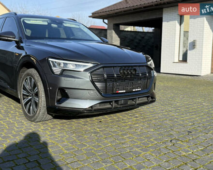 Серый Ауди E-Tron, объемом двигателя 0 л и пробегом 104 тыс. км за 31499 $, фото 1 на Automoto.ua