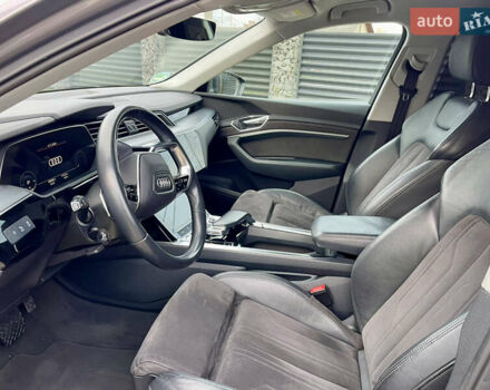 Серый Ауди E-Tron, объемом двигателя 0 л и пробегом 160 тыс. км за 23400 $, фото 5 на Automoto.ua
