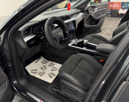 Серый Ауди E-Tron, объемом двигателя 0 л и пробегом 86 тыс. км за 32500 $, фото 10 на Automoto.ua