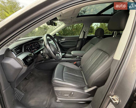 Сірий Ауді E-Tron, об'ємом двигуна 0 л та пробігом 61 тис. км за 24500 $, фото 48 на Automoto.ua