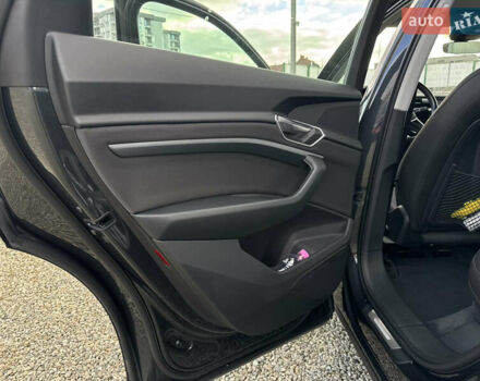 Серый Ауди E-Tron, объемом двигателя 0 л и пробегом 162 тыс. км за 20850 $, фото 12 на Automoto.ua