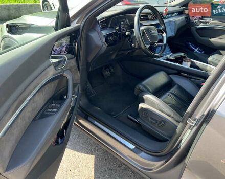 Серый Ауди E-Tron, объемом двигателя 0 л и пробегом 100 тыс. км за 35000 $, фото 4 на Automoto.ua