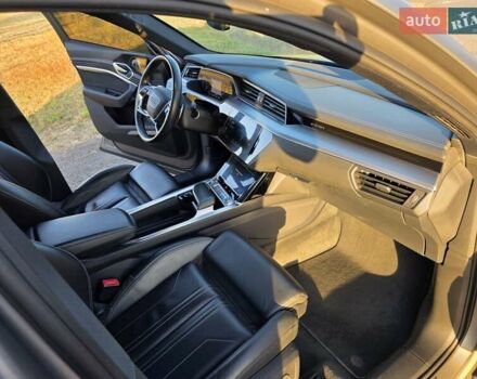 Серый Ауди E-Tron, объемом двигателя 0 л и пробегом 172 тыс. км за 30999 $, фото 19 на Automoto.ua