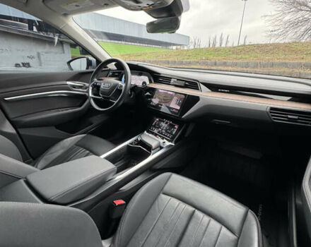 Сірий Ауді E-Tron, об'ємом двигуна 0 л та пробігом 69 тис. км за 32500 $, фото 29 на Automoto.ua