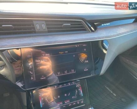 Серый Ауди E-Tron, объемом двигателя 0 л и пробегом 66 тыс. км за 34500 $, фото 16 на Automoto.ua