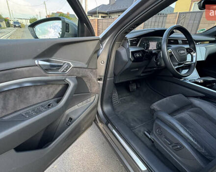 Серый Ауди E-Tron, объемом двигателя 0 л и пробегом 60 тыс. км за 32500 $, фото 9 на Automoto.ua