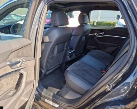 Серый Ауди E-Tron, объемом двигателя 0 л и пробегом 92 тыс. км за 28000 $, фото 10 на Automoto.ua