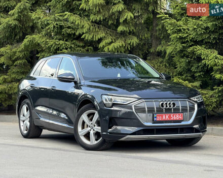 Серый Ауди E-Tron, объемом двигателя 0 л и пробегом 97 тыс. км за 30700 $, фото 1 на Automoto.ua