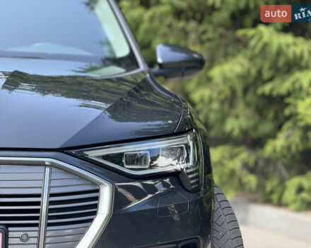 Серый Ауди E-Tron, объемом двигателя 0 л и пробегом 97 тыс. км за 30700 $, фото 8 на Automoto.ua