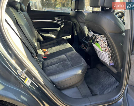 Сірий Ауді E-Tron, об'ємом двигуна 0 л та пробігом 148 тис. км за 29900 $, фото 17 на Automoto.ua