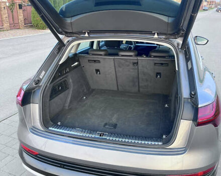 Серый Ауди E-Tron, объемом двигателя 0 л и пробегом 94 тыс. км за 33800 $, фото 23 на Automoto.ua