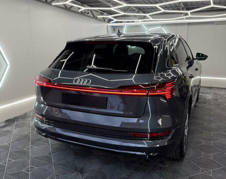 Серый Ауди E-Tron, объемом двигателя 0 л и пробегом 86 тыс. км за 32500 $, фото 6 на Automoto.ua