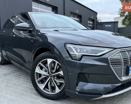 Сірий Ауді E-Tron, об'ємом двигуна 0 л та пробігом 190 тис. км за 26900 $, фото 4 на Automoto.ua