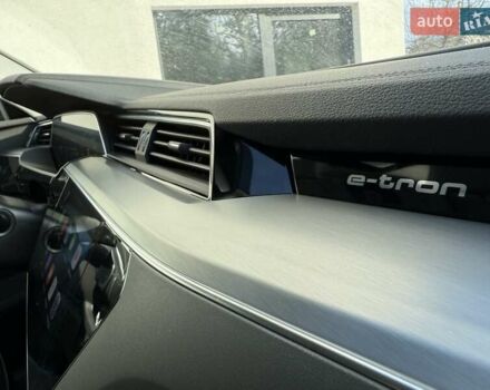 Сірий Ауді E-Tron, об'ємом двигуна 0 л та пробігом 84 тис. км за 26999 $, фото 18 на Automoto.ua