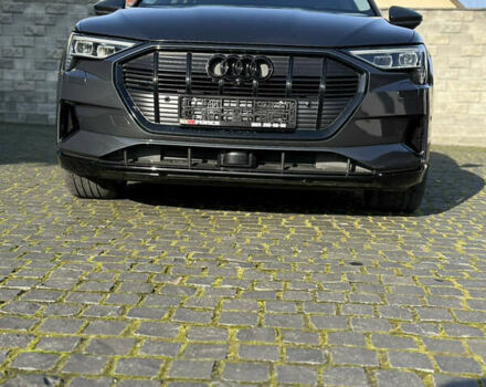 Серый Ауди E-Tron, объемом двигателя 0 л и пробегом 104 тыс. км за 31499 $, фото 2 на Automoto.ua